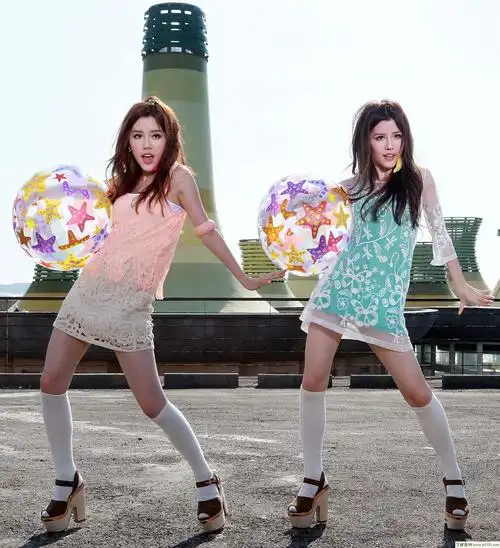 白氏双胞胎女子组合by2白纬芬白纬玲超高清写真集图片大全