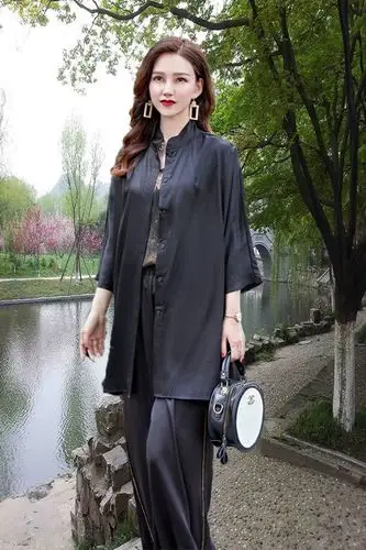 21春季上新香云纱风衣女2021夏季新款中长袖妈妈上衣桑宽松外套 黑色