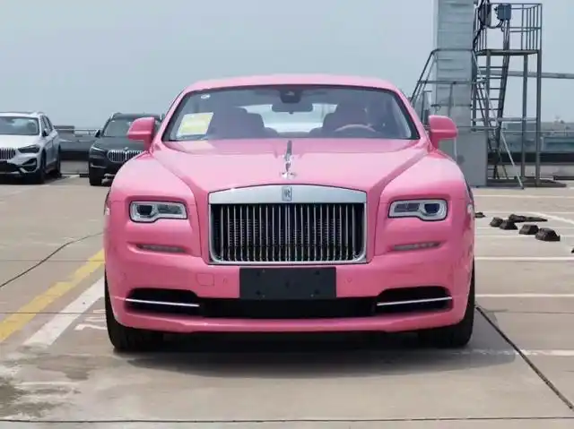 劳斯莱斯魅影粉色少女系最新到港现车高定颜色