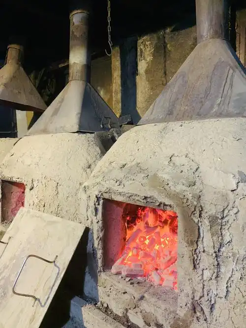 在长春多少老爷们开车大老远就为了能吃上他家的土窑坑烤