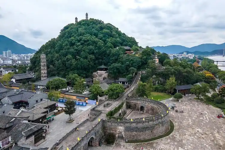 临海这两个景点非常奇特名字都带千佛二字且一南一北阴阳相对