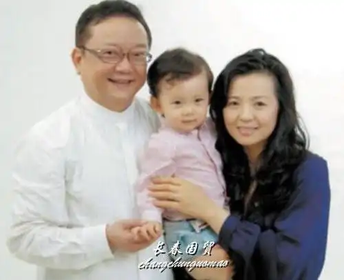 69岁王刚的49岁妻子近照曝光