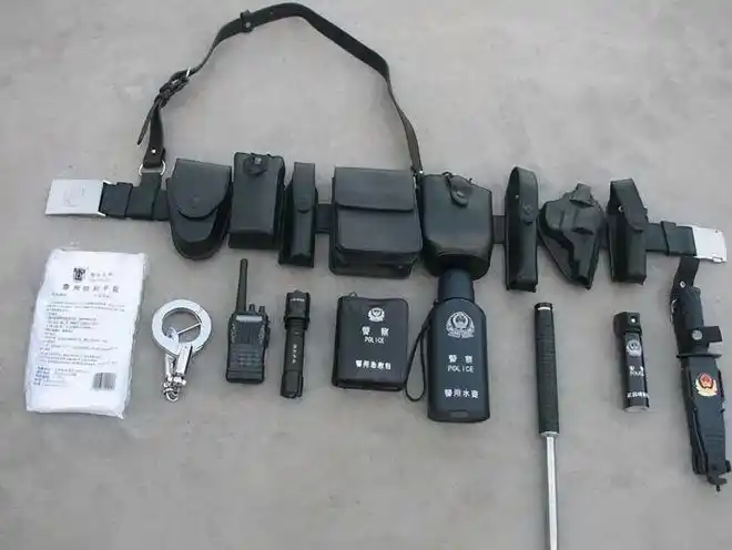 一名基层警察眼中的警用八件套