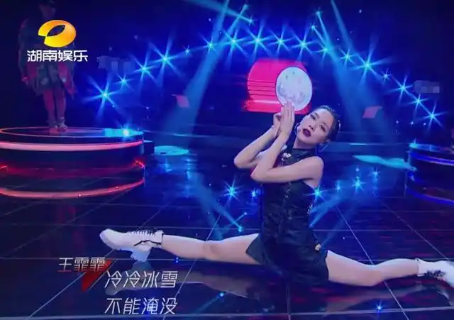 原创王智读不懂赛制不丢人用半吊子劈叉挑战王霏霏这是哪来的自信