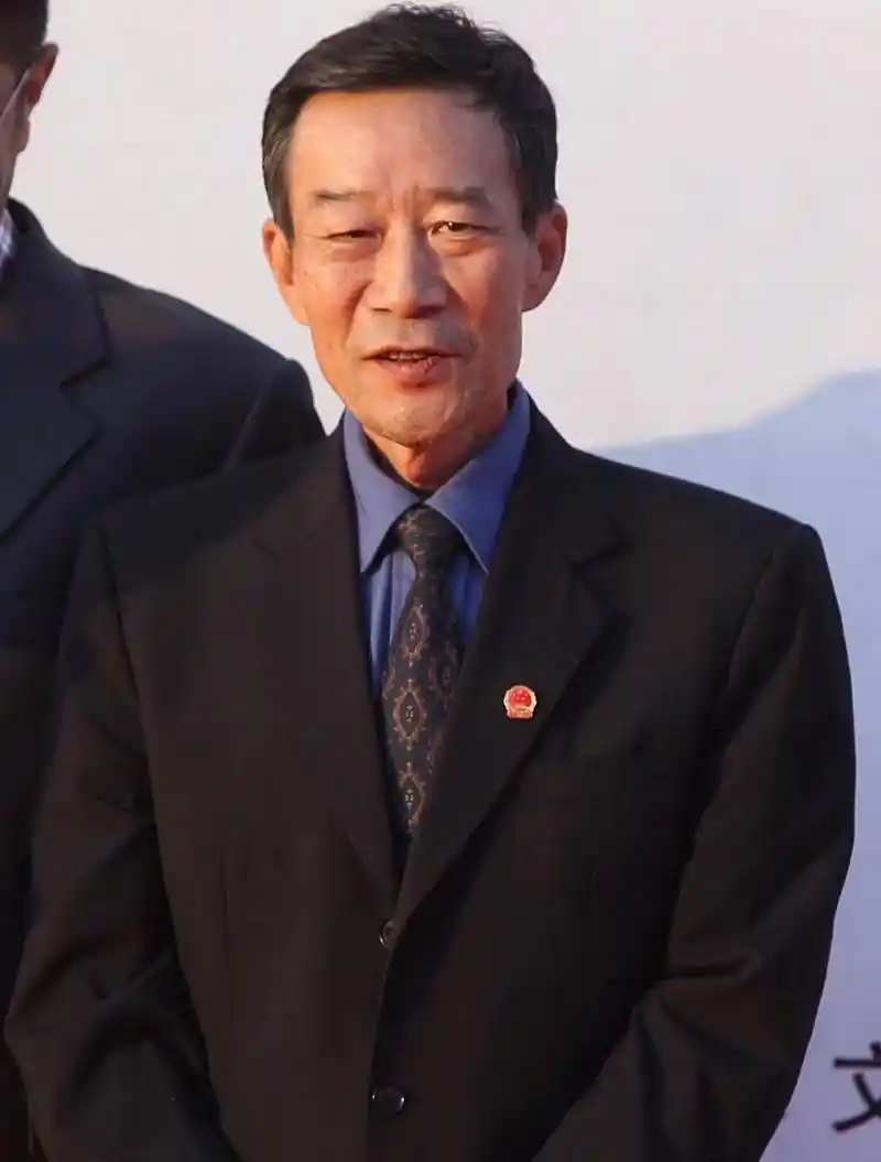 李雪健演完宋江后,打电话给妻子说:"这戏已经拍完了,片酬有34万,明天