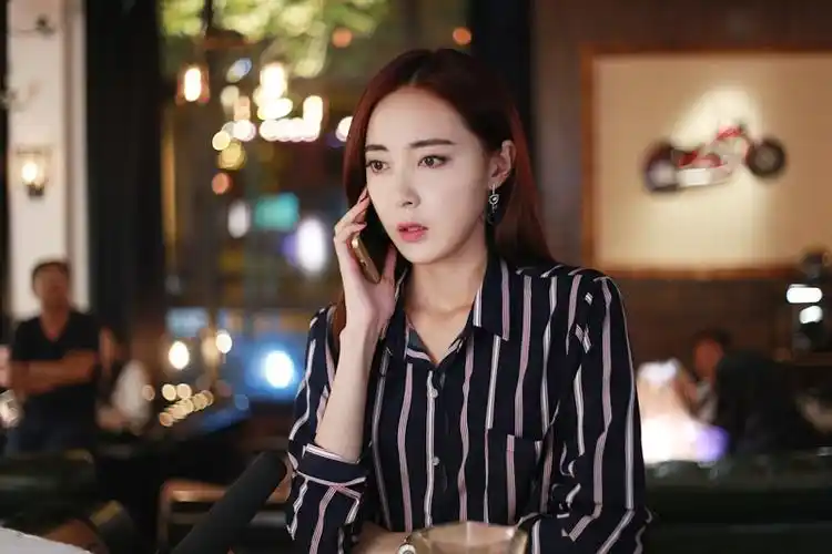 米露一粒红尘花絮照由吴奇隆,颖儿,米露主演的都市时尚大剧《一粒红尘