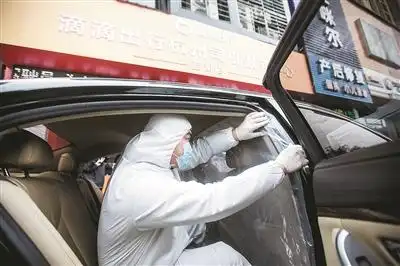 杭州首批滴滴网约车装上防护膜
