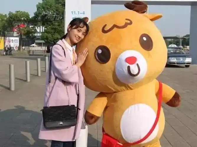 百世快递吉祥物deer漫画走起来