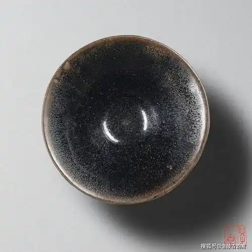 估价:hk$150,000-250,000成交价:hk$179,200lot124 宋 黑釉油滴斗笠碗