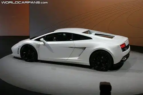 日内瓦车展白色蝙蝠兰博基尼lp560