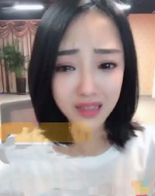 仙洋公司被砸且负伤倒地,娜美开播解释惹怒散打,网友:哭也没用