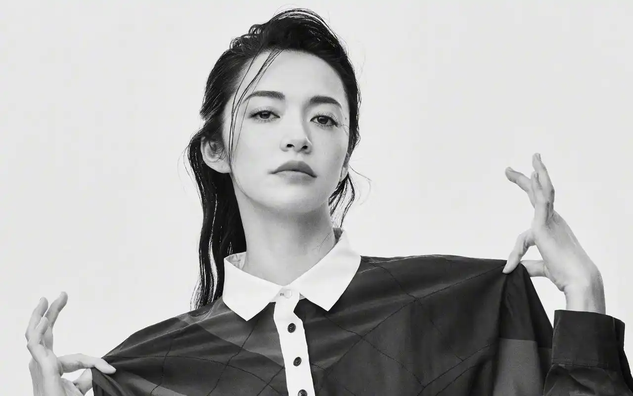 姚晨杂志写真高清桌面壁纸