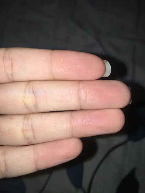 请问这个手指纹是簸箕吗?放大也可以看清楚的…帮帮忙各位