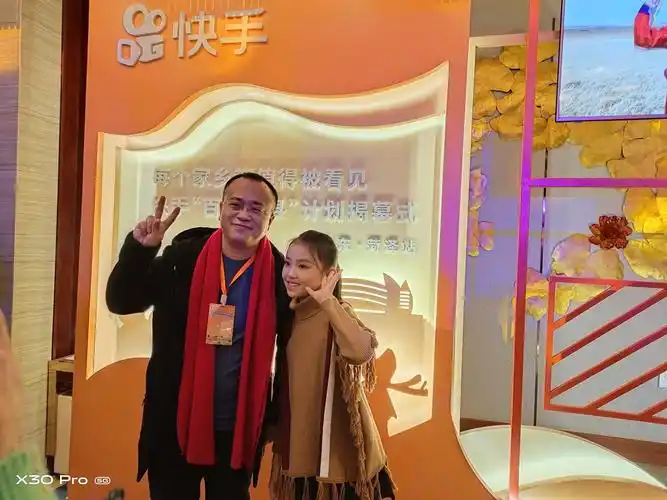 快手网红宋小睿在菏泽人民路贤合庄卤味火锅店过生日啦