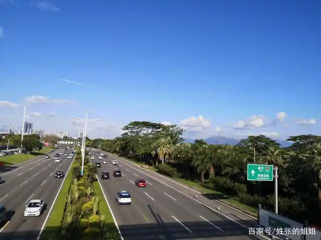 这是美丽宽阔的滨海大道.