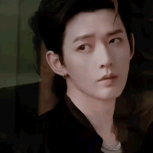 为帝不同场合的挑眉杀,alpha与omega气质并存一男的,纯纯钓系苏感的神