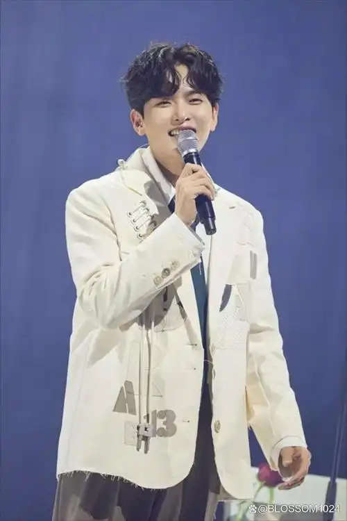 sj厉旭公开婚讯将于五月迎娶前偶像女团成员ari