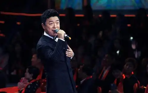 黄渤酒吧唱歌时,被醉酒客人侮辱,他顶住压力才被认可