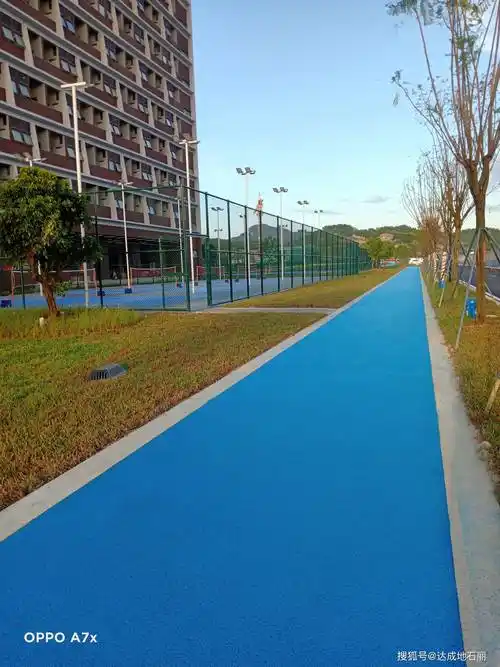 汕尾彩色透水路面升级改造!_混凝土