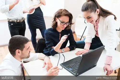 首页 高清图片 高清人物图片 关键词:员工职员同事交流讨论沟通工作