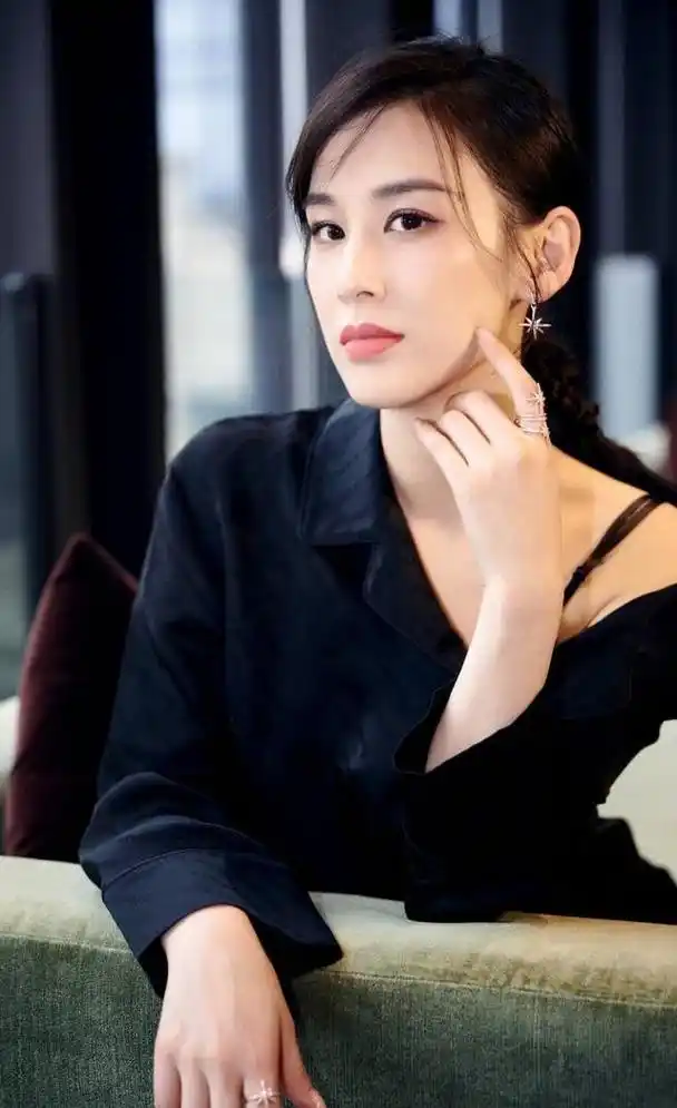 黄圣依:从小矮挫穷到大美女