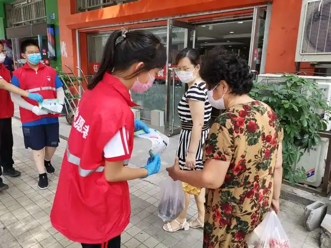 双兴社区和西岗区三十四中学义工队联合开展"我为创城助力"青少年志愿