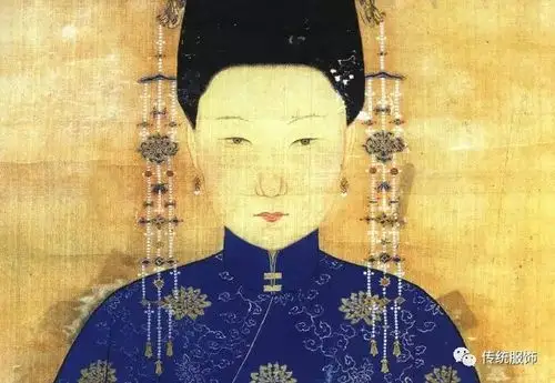 从留下来写实性资料来看,古代女子以自然唇形为主,就跟你大街上看到的