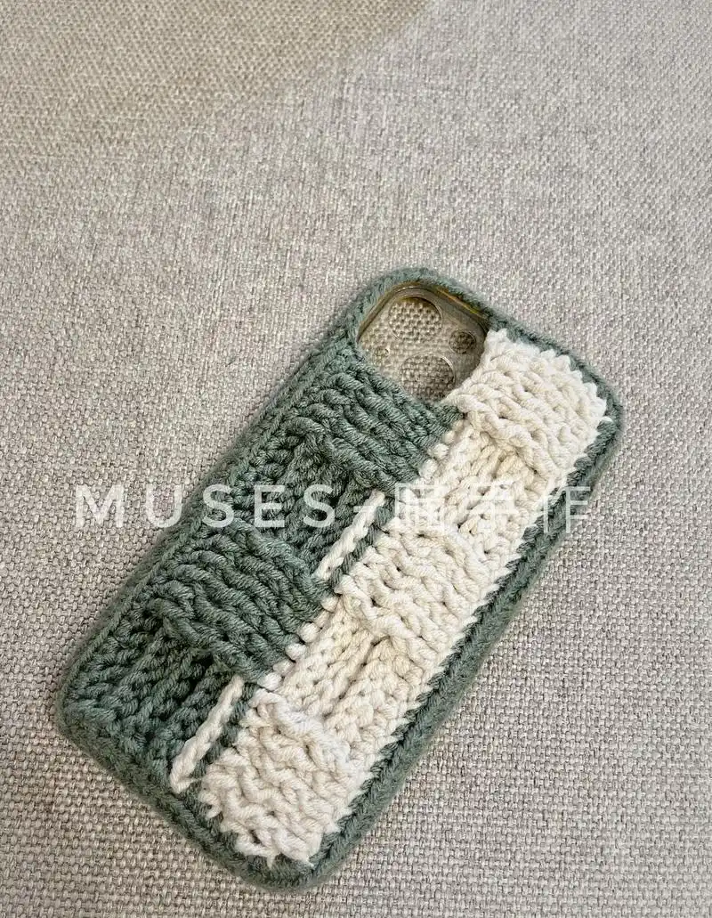 万物皆可钩织,下午趁两个崽子睡着试着钩了一款手机 - 抖音