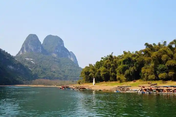 百里漓江的每一处景致,都是一幅典型的中国水墨画