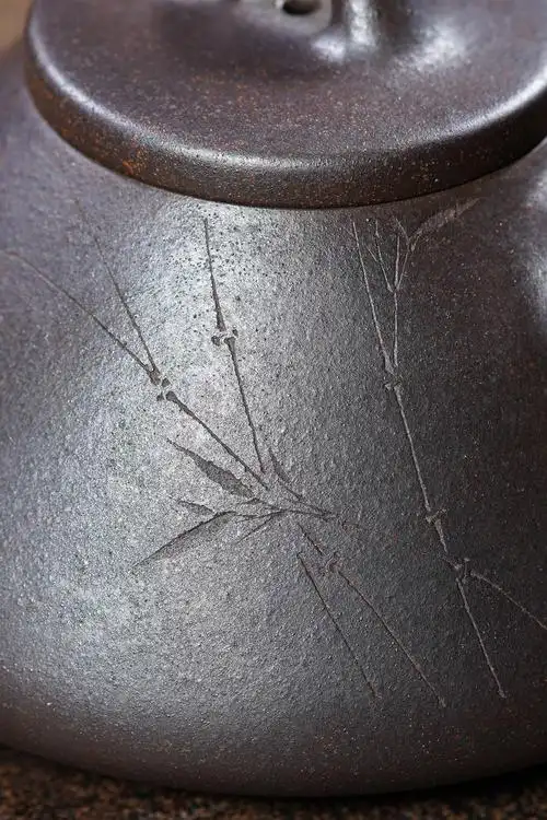 梅调鼎与玉成窑紫砂壶玉成窑被收藏界视为珍品在中国紫砂发展史上占有