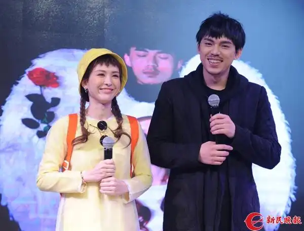 几米音乐剧《地下铁》男女主角魏如昀(饰盲女)和hush(饰黑衣人)在发布