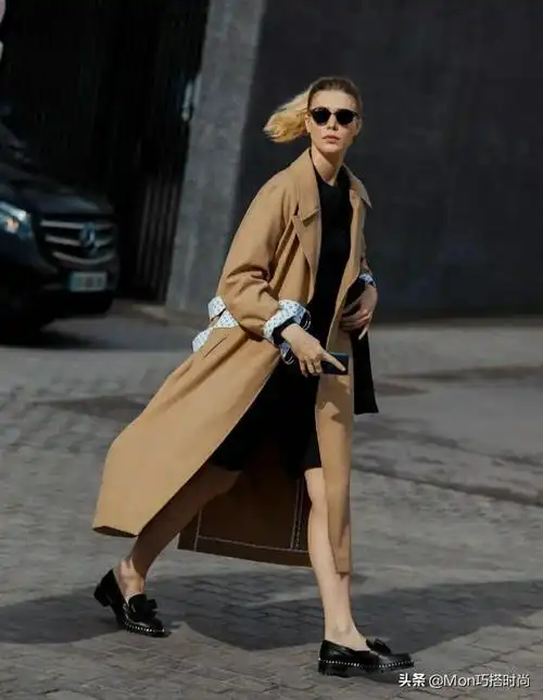 中长风衣搭配什么裤子和鞋子(风衣搭裙子还是裤子)(11)