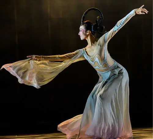 墨》 摄影:高翔出品:北京舞蹈学院  摄影:高翔 成都锦城艺术宫  2017.