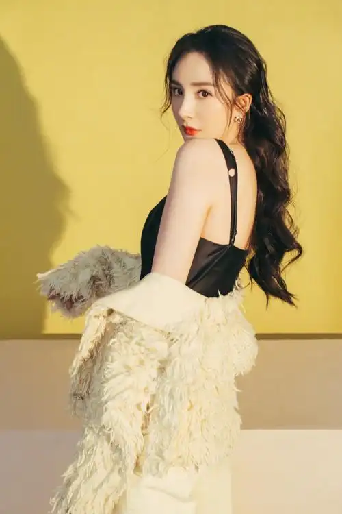 杨幂《启航2021——中央广播电视总台跨年盛典》 2020.12.31