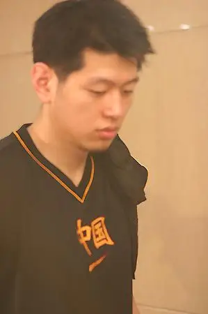 图文-四国赛中国男篮再胜加拿大 莫科低头赶路