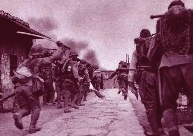 日方报刊战地照片〕2-1942年1月,第三次长沙会战中中方守军的机枪阵地