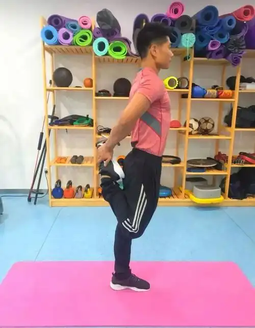 拉伸腿部内侧8.拉伸大腿内侧9.拉伸腿后侧10.拉伸腿部后侧11.