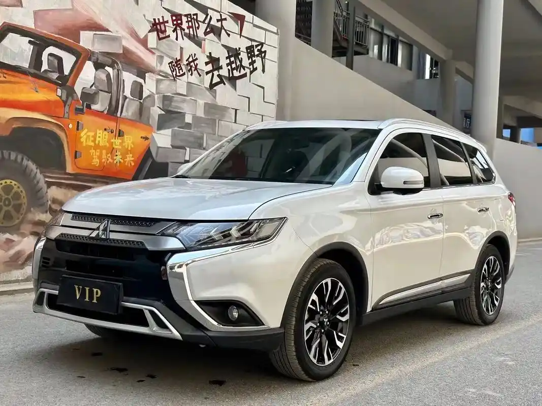 新到2020年三菱欧蓝德  2.4l四驱七座  本 - 抖音