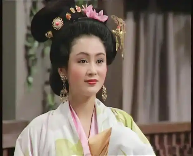 三国演义陈红演的貂蝉第一次出场简直太美了