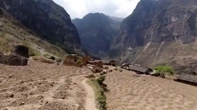 大凉山悬崖村,回到70年代,富人眼里的风景穷人心里的心酸