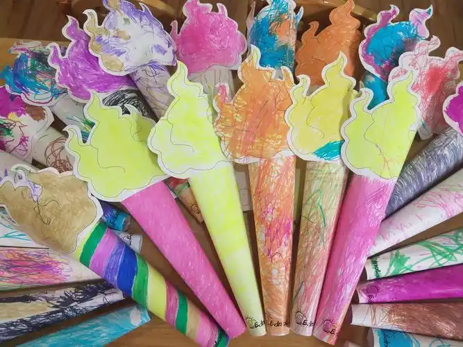 优蒙·蒙特梭利幼儿园菩提班小朋友手工作品——火炬