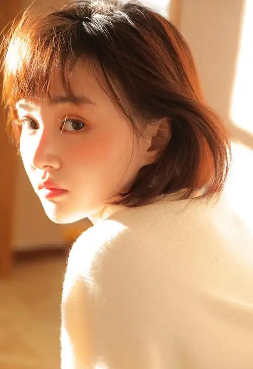 温柔性感短发美女私房唯美女生图片