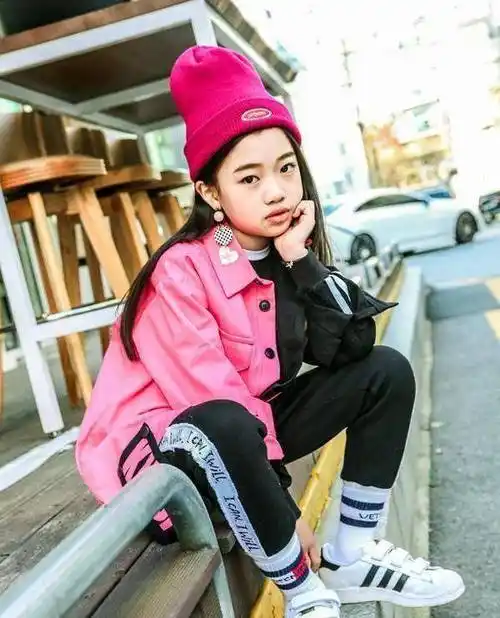 12岁就有马甲线.没看错的