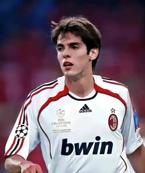 巴西传奇球星卡卡"金童玉女"婚姻破裂,婚姻背后的秘密:完美也是错?