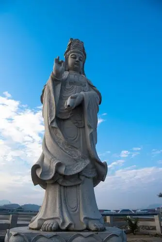 漳州灵鹫寺里的石雕滴水观音造型_菩萨