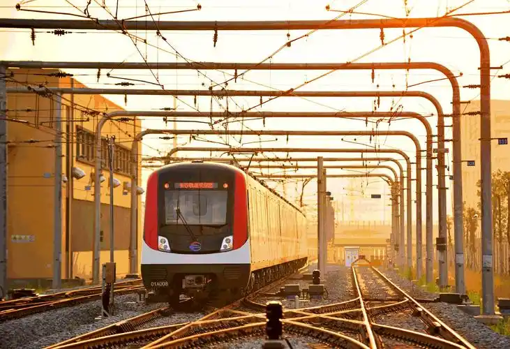 主持人:据我所知,长沙地铁运营服务一直广受好评,请周总向大家透露一