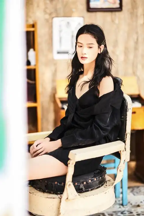 屈菁菁性感妩媚写真图片44