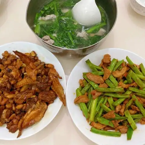 一家三口晚餐6969丨20211213