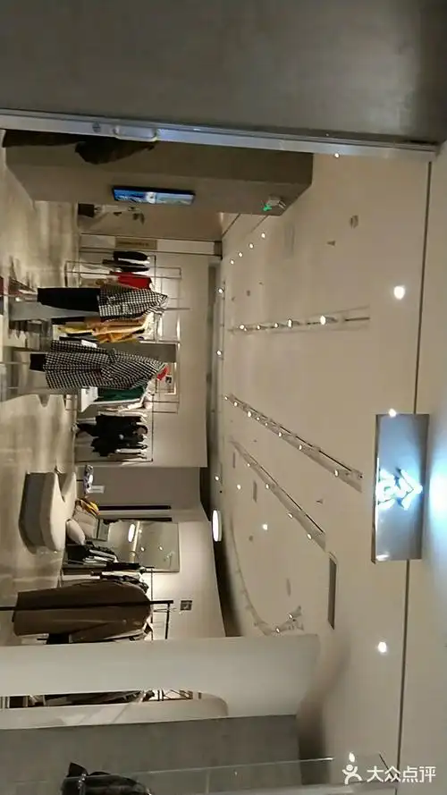 位于武汉市武昌区中北路楚河汉街凯德广场1818