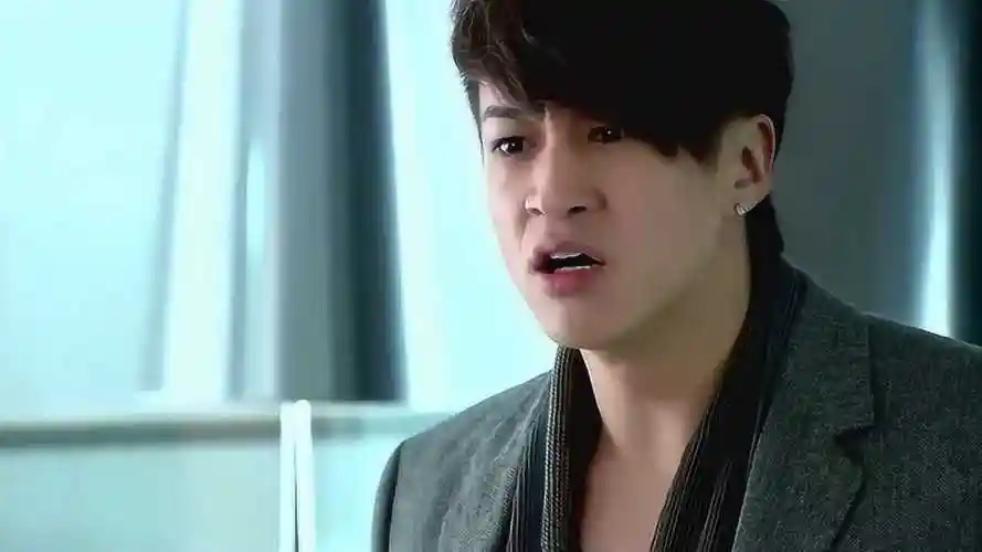 无懈可击:何润东以为女子放不下他,女子却让他当清洁工,很无奈!